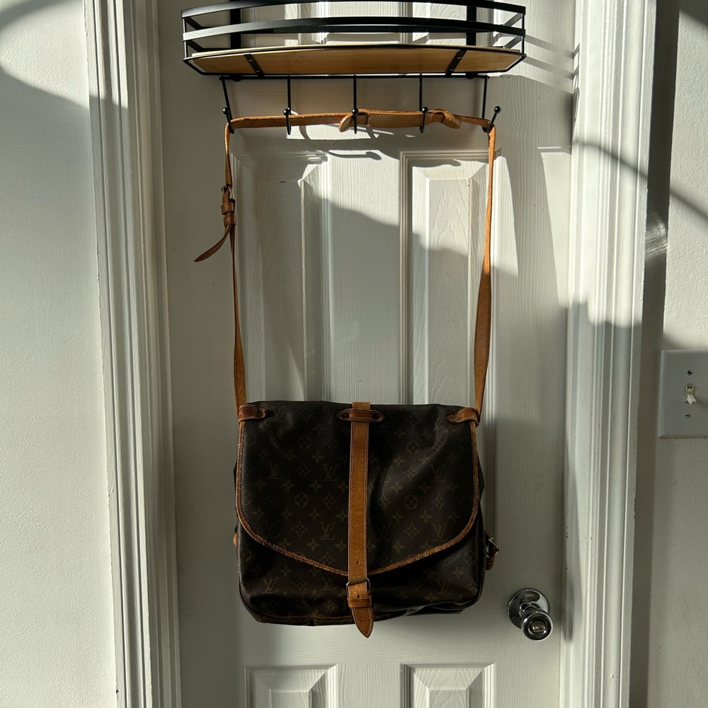 LOUIS VUITTON Saumur Buckle 30 Messenger Bag